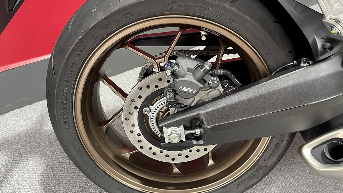 Phanh sau ABS Honda CB650R 2023 mới